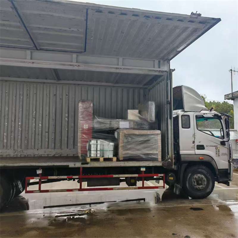 西区富蕴县物流专线：打通运输新通道